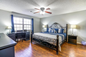 2BR Updated Walk-in - 2 Pools - Near The Strip - FREE TICKETS INCLUDED - FHC13
